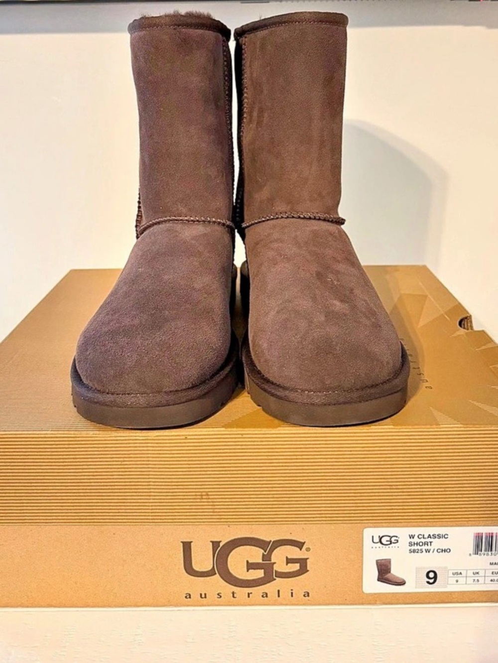 UGG Classic Short Women's Brown Boots US 9